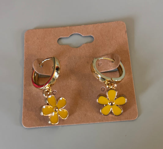 Yellow daisy earrings