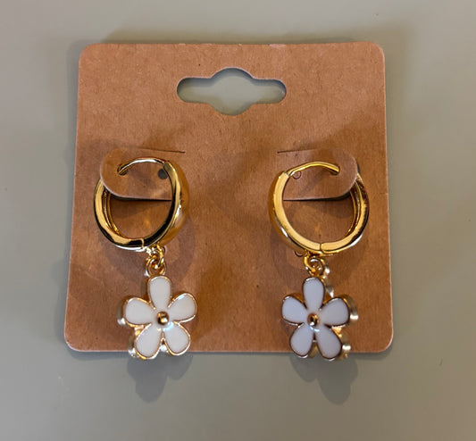 White daisy earrings